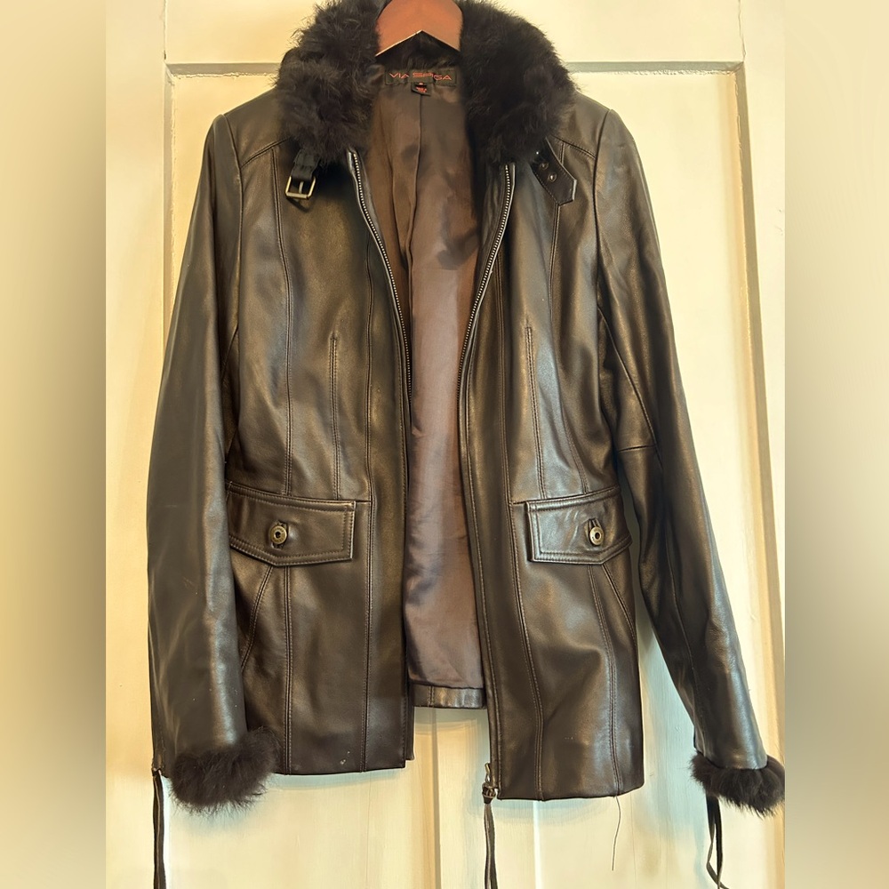 Dark brown Via Spiga Small Leather jacket with fur trim.